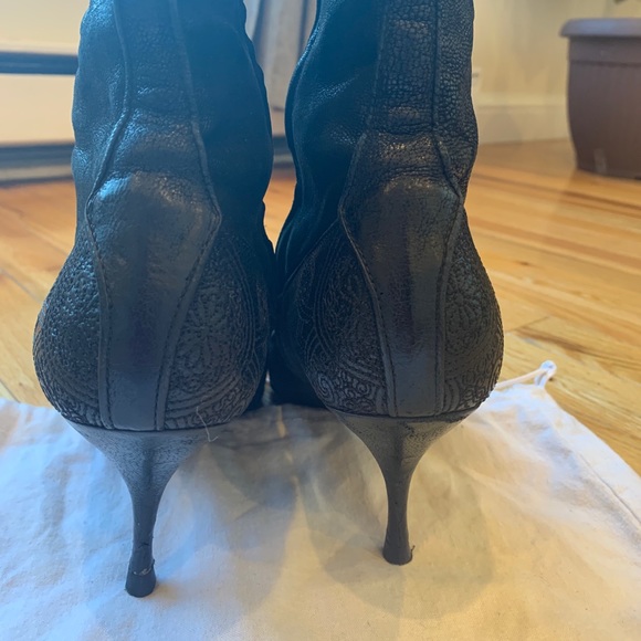 Authentic Prada pointed toe suede ankle booty - Picture 4 of 14